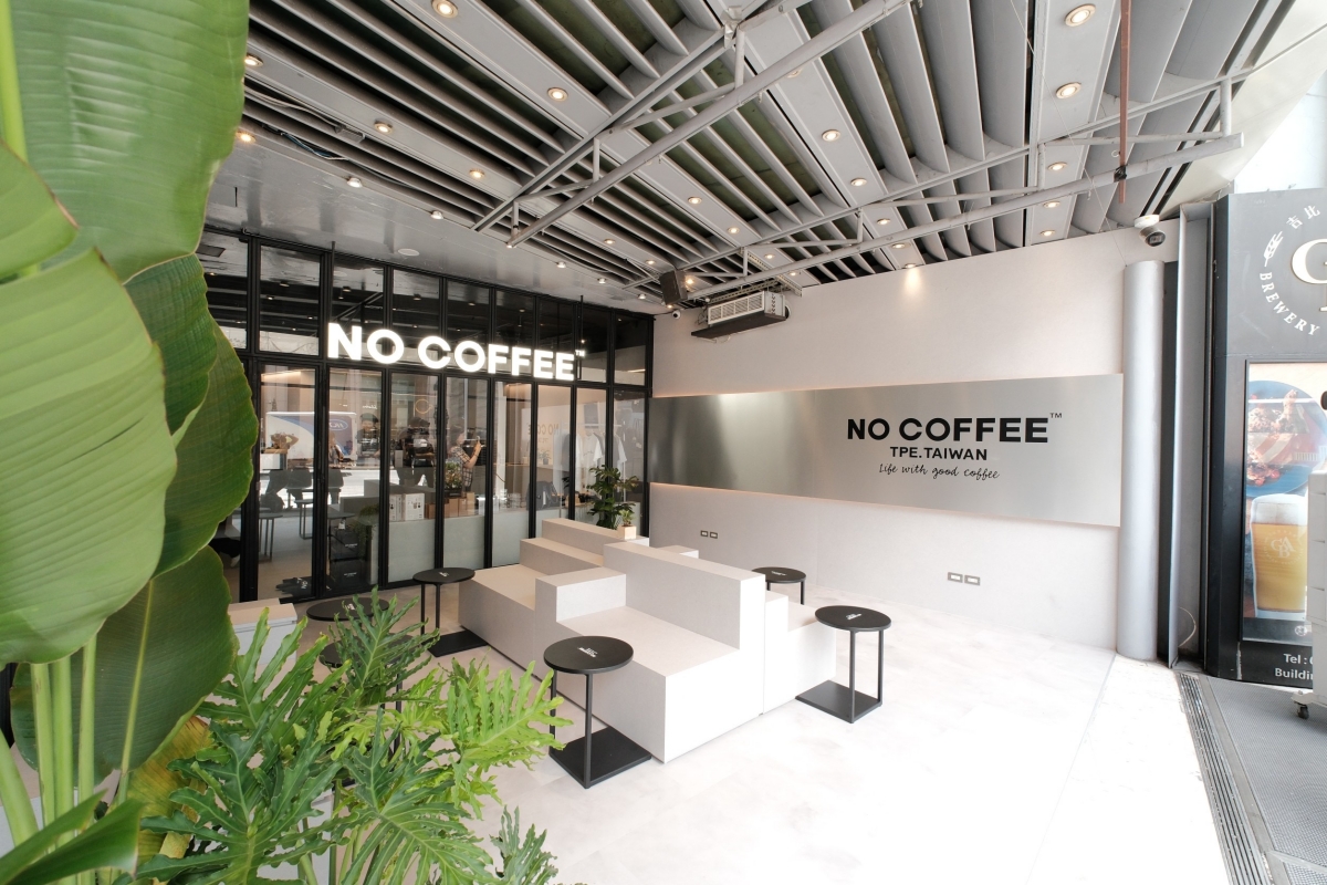 日本福岡潮流咖啡NO COFFEE抵台！從黑可頌到周邊黑系聯名商品，打造全黑系簡約風格